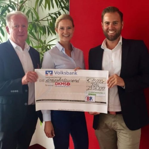 Günter Neipp (diemietwäsche) übergibt Spendenscheck über 13.000 € an Christine Neumann (DKMS) in Köln am 29.06.2017