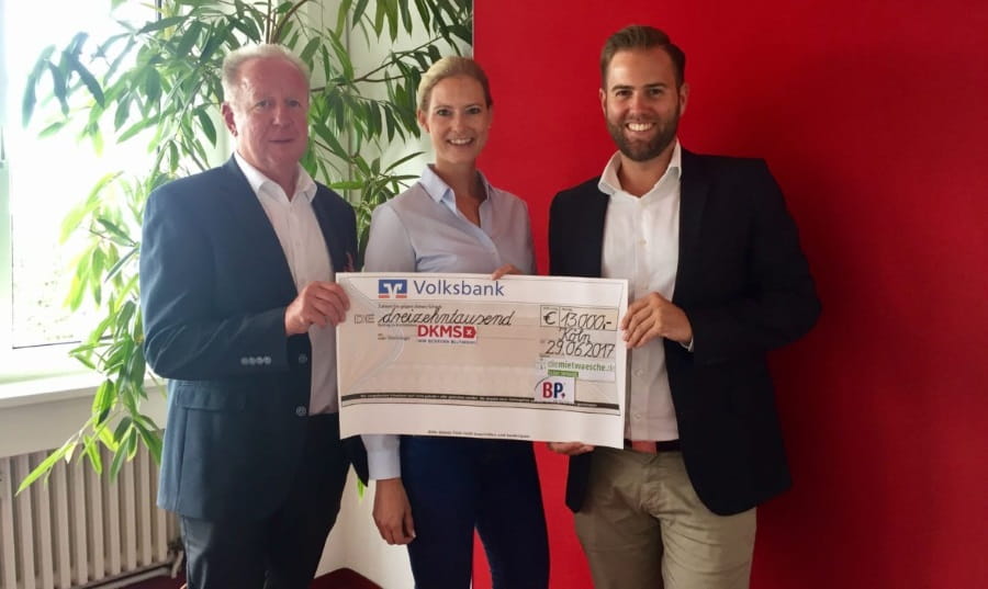 Günter Neipp (diemietwäsche) übergibt Spendenscheck über 13.000 € an Christine Neumann (DKMS) in Köln am 29.06.2017